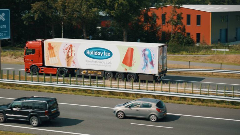 Benelux transport op snelweg Joure