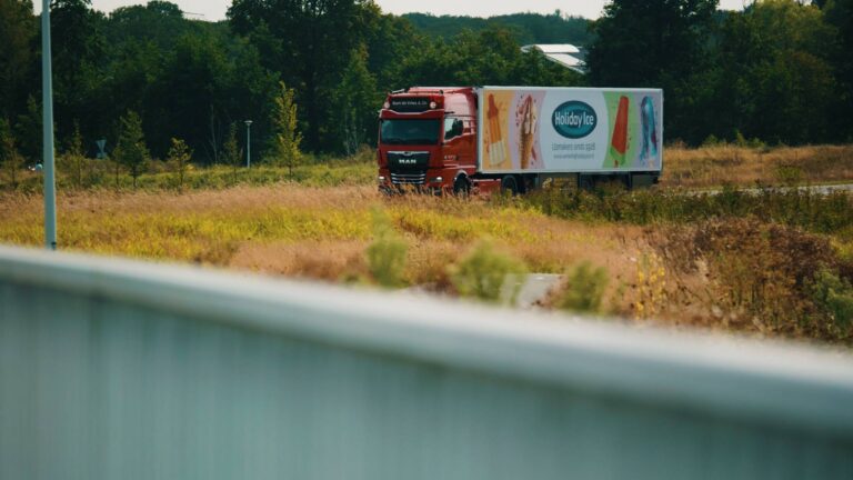 Transport met Holiday Ice trailer